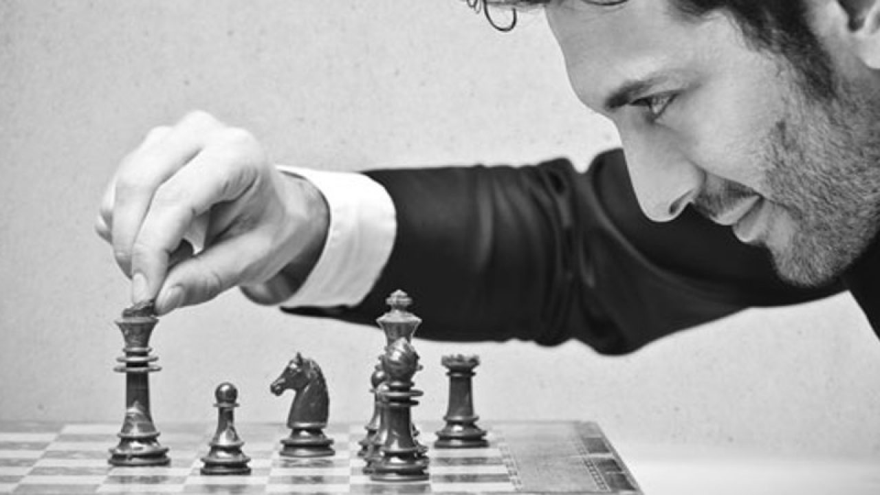 Jogar xadrez traz inúmeros benefícios cognitivos; Entenda quais são eles -  Folha BV